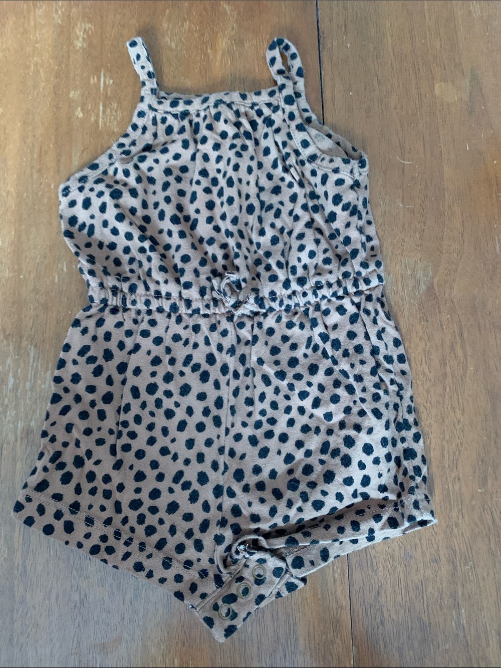 🍊5/$25 Old Navy Tan and Black Dotted Girls Romper size 3-6m